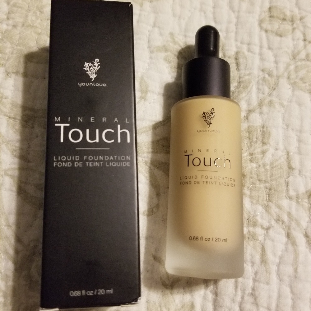 Younique Liquid Foundation in Velour